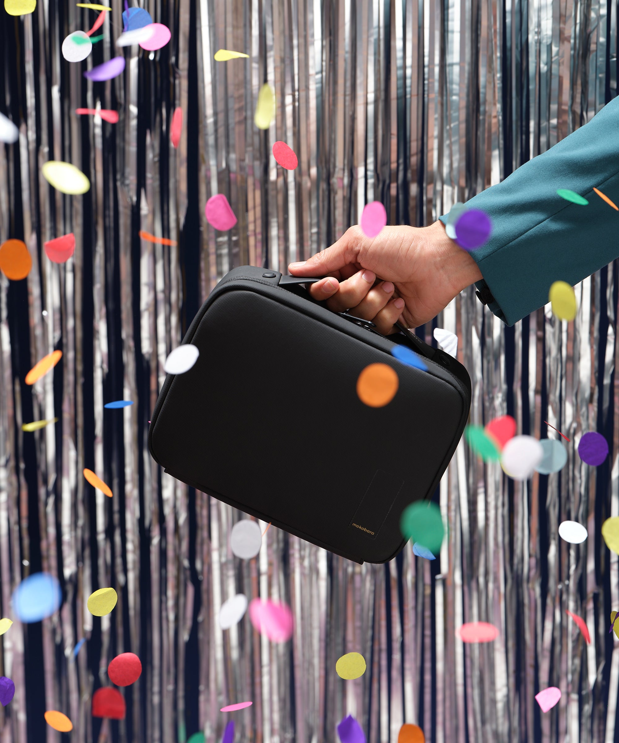 Color_Crypto | The Hanging Toiletry Bag