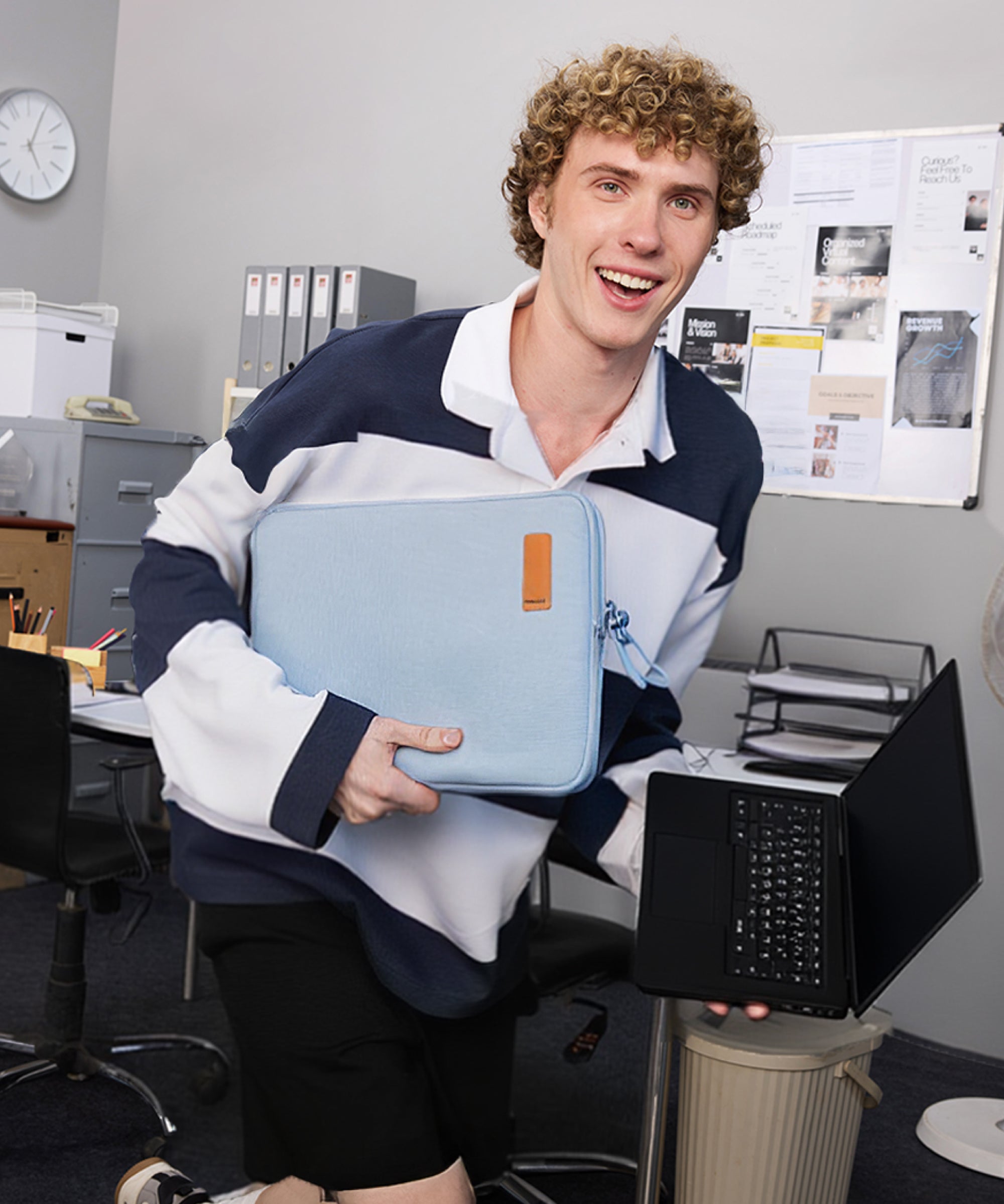 Color_Nice Ice| The Aisle Laptop Sleeve Large